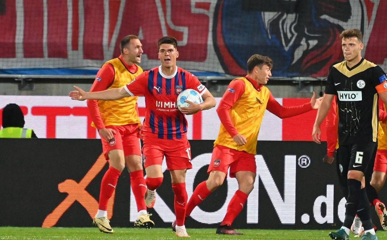 德甲升降级附加赛：海登海姆2-2埃弗斯堡，施密特战术调整逆转比分