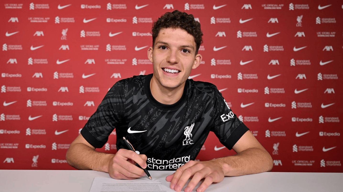 官方：利物浦宣布匈牙利小门神加盟 凑齐佩奇乔治一家